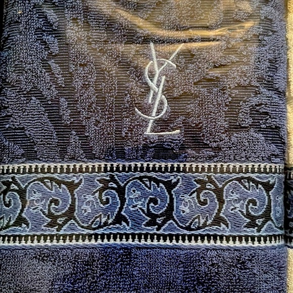 Yves Saint Laurent Towel Set - Picture 3 of 4